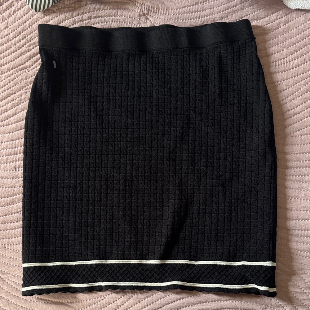 House of Harlow Black Textured Skirt